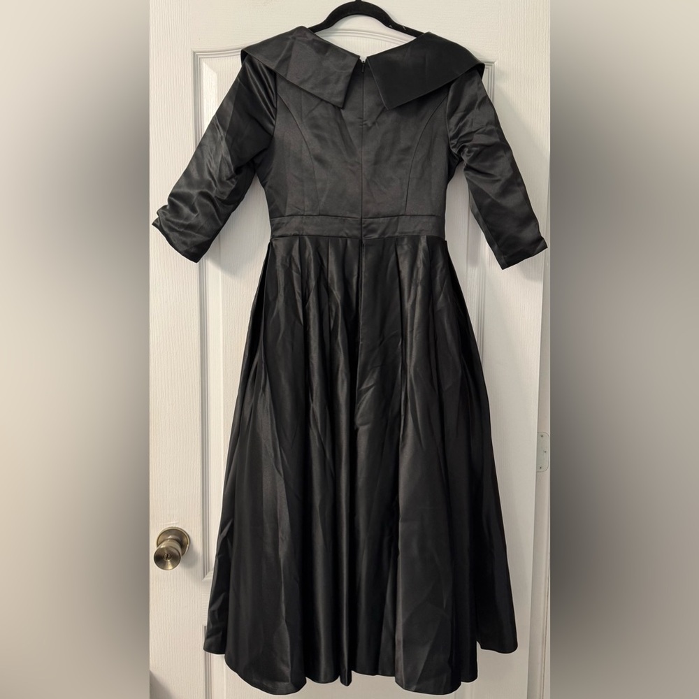 Elegant V-Neck A Line Tea Length Dress With Appliques and Pockets in Black - Picture 5 of 11